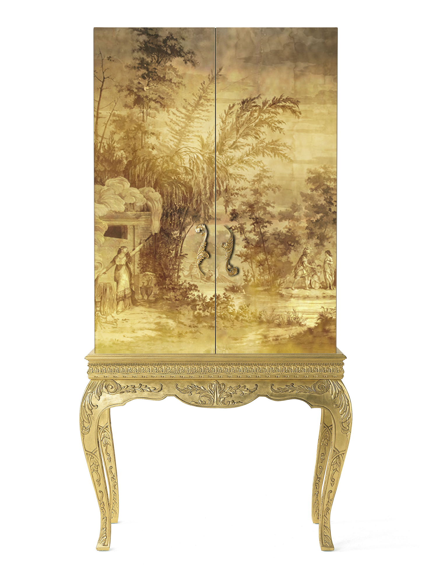 Due ante con finitura in foglia oro anticata, incisa al laser con un paesaggio, per la madia Idylle di Jumbo Collection che unisce l'eredità artigianale a materiali e tecniche innovative. Il basamento è composto da due gambe in legno intagliato a mano e da una fascia decorativa con finitura oro antico patinato. https://jumbocollection.com - Salone del mobile 2025, padiglione 13, Stand C27.