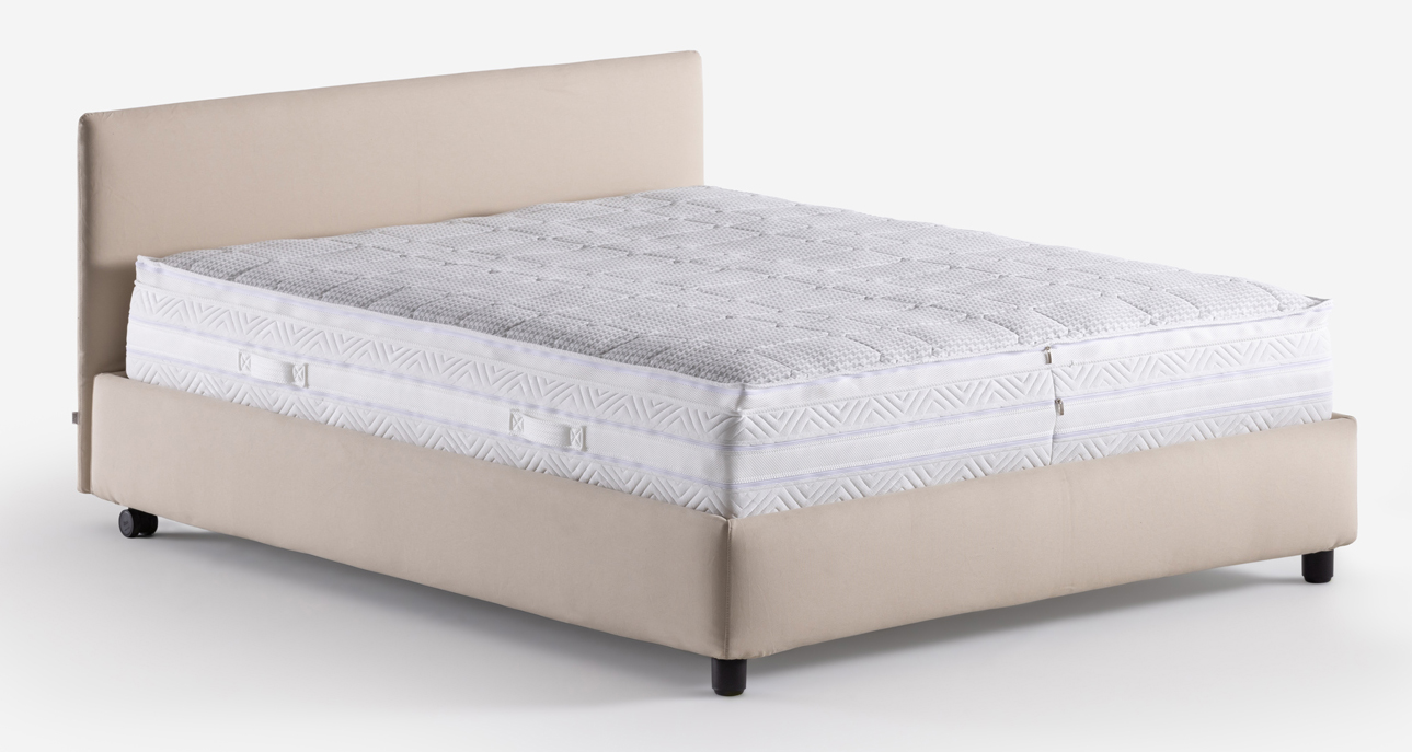 Le molle insacchettate garantiscono un supporto equilibrato e performante alla colonna vertebrale, nel materasso Top Sense di Flou che prevede l'inserimento all'interno della fodera del materasso di un trapuntino estraibile in fibra anallergica o in piuma che aumenta l'accoglienza pur lasciando invariate le proprietà ergonomiche del materasso. La fodera esterna del materasso è lavabile e il trapuntino può essere estratto. Singolo 80x200 cm con trapuntino in fibra anallergica, prezzo 1.274 euro. www.flou.it Le molle insacchettate garantiscono un supporto equilibrato e performante alla colonna vertebrale, nel materasso Top Sense di Flou che prevede l'inserimento all'interno della fodera del materasso di un trapuntino estraibile in fibra anallergica o in piuma che aumenta l'accoglienza pur lasciando invariate le proprietà ergonomiche del materasso. La fodera esterna del materasso è lavabile e il trapuntino può essere estratto. Singolo 80x200 cm con trapuntino in fibra anallergica, prezzo 1.274 euro. www.flou.it