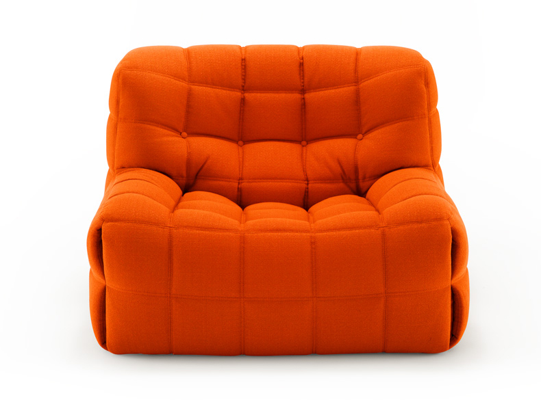 In occasione del Fuori Salone è stata rieditata la poltrona Kashima di Ligne Roset, un simbolo del design anni '70 e '80, caratterizzato da un'estetica audace e colorata. Le dimensioni generose e la struttura interamente in schiuma la rendono estremamente confortevole e accogliente. https://www.ligne-roset.com – Fuorisalone, Mohd Milano – Via Filippo Turati 3, Milano.