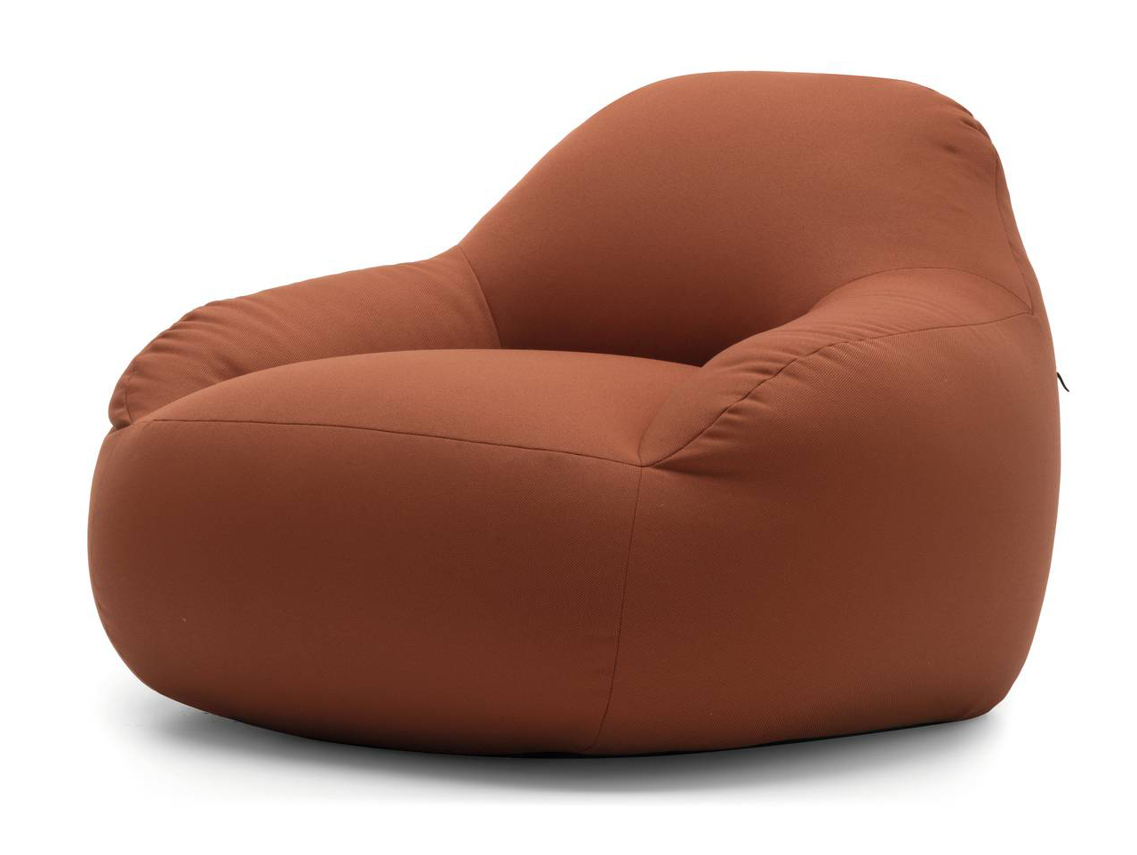 Imponente e morbida la poltrona in serie limitata Tender di Connubia: è completamente realizzata in poliestere riciclato al 100% ed è dotata di una maniglia posteriore “made to measure” per spostarla con facilità. La forma ergonomica, la struttura priva di scheletro e i materiali leggeri e traspiranti la rendono confortevole e funzionale. https://connubia.com – Salone del mobile 2025, padiglione 3, Stand A15/B20. Imponente e morbida la poltrona in serie limitata Tender di Connubia: è completamente realizzata in poliestere riciclato al 100% ed è dotata di una maniglia posteriore “made to measure” per spostarla con facilità. La forma ergonomica, la struttura priva di scheletro e i materiali leggeri e traspiranti la rendono confortevole e funzionale. https://connubia.com – Salone del mobile 2025, padiglione 3, Stand A15/B20.