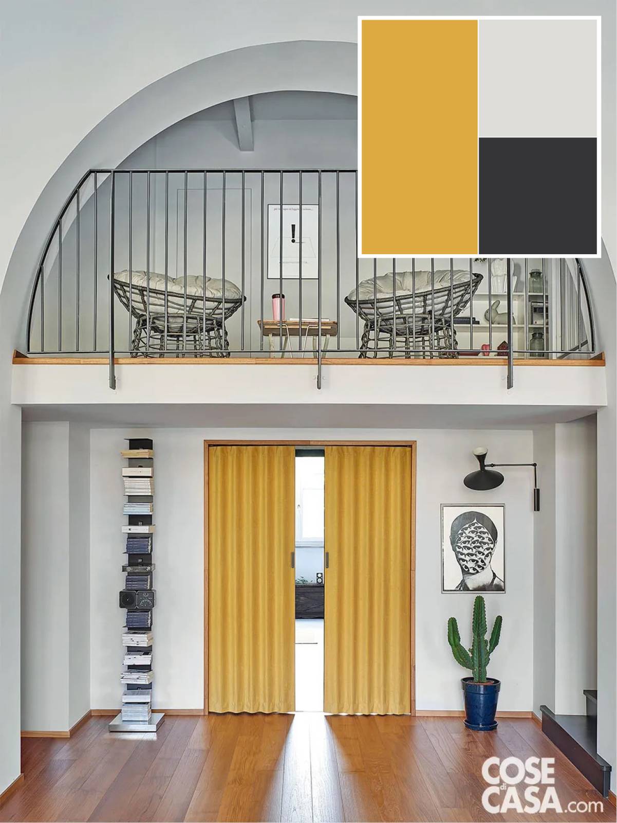 In questa casa il giallo è stato scelto per la porta divisoria tra zona giorno e zona notte. Si tratta di una particolare porta a soffietto realizzata con tessuto giallo. Essa, che appunto separa il living dalle camere da letto, spicca sulla parete interamente bianca diventando una sorta di sipario collocato sotto un grande arco a tutta altezza, con una resa di grande ariosità e luminosità. Foto: Marco Menghi. Styling: Laura Tocchet. Progetto: Studio Caramob – Via G. Candiani 115, Milano studio@caramob.com – http://www.caramob.com Instagram: @caramob.studio.