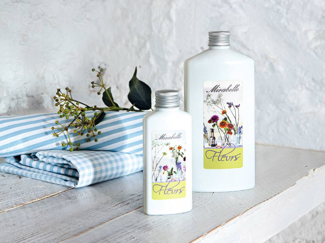 Delicato e persistente, il Profumo liquido concentrato Fleurs di Mirabello Carrara dalla biancheria si sprigiona in tutto l’ambiente domestico. In particolare le spugne, una volta trattate con questo profumo, se inumidite continuano a emanare la piacevole fragranza. Prezzo da 19,90 euro. www.mirabellocarrara.it Delicato e persistente, il Profumo liquido concentrato Fleurs di Mirabello Carrara dalla biancheria si sprigiona in tutto l’ambiente domestico. In particolare le spugne, una volta trattate con questo profumo, se inumidite continuano a emanare la piacevole fragranza. Prezzo da 19,90 euro. www.mirabellocarrara.it