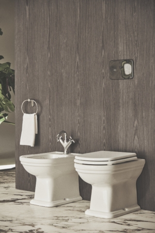 Il rubinetto per bidet a due leve con maniglie a croce Joy Neo di Atelier Collections Ideal Standard ha bocca che sporge di 11,5 cm. È dotato di aeratore orientabile M16x1 con portata max 5 l/min. Prezzo nella finitura cromata in foto, Iva esclusa, 444,50 euro. Il rubinetto per bidet a due leve con maniglie a croce Joy Neo di Atelier Collections Ideal Standard ha bocca che sporge di 11,5 cm. È dotato di aeratore orientabile M16x1 con portata max 5 l/min. Prezzo nella finitura cromata in foto, Iva esclusa, 444,50 euro.