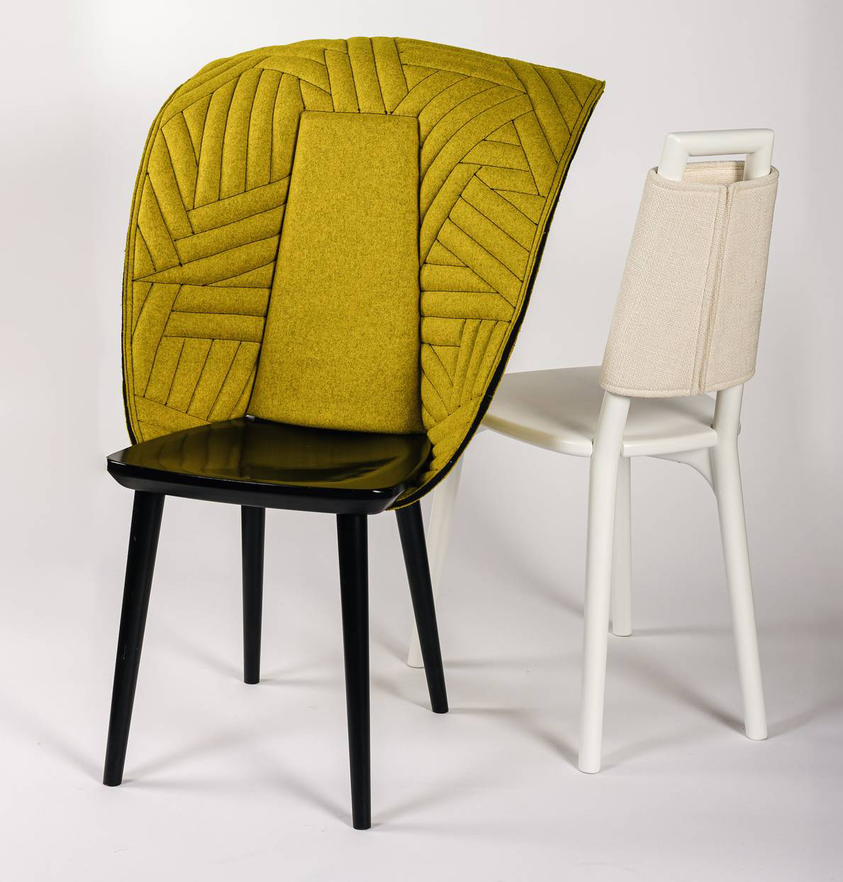 La sedia F-A-B Chair di Driade ha una struttura che richiama le tradizionali sedute shaker che può essere arricchita da “abiti” personalizzabili, una serie di rivestimenti intercambiabili che permettono di trasformarla in un attimo. https://www.driade.com - Fuorisalone, Driade – Via Borgonuovo 19, Milano.