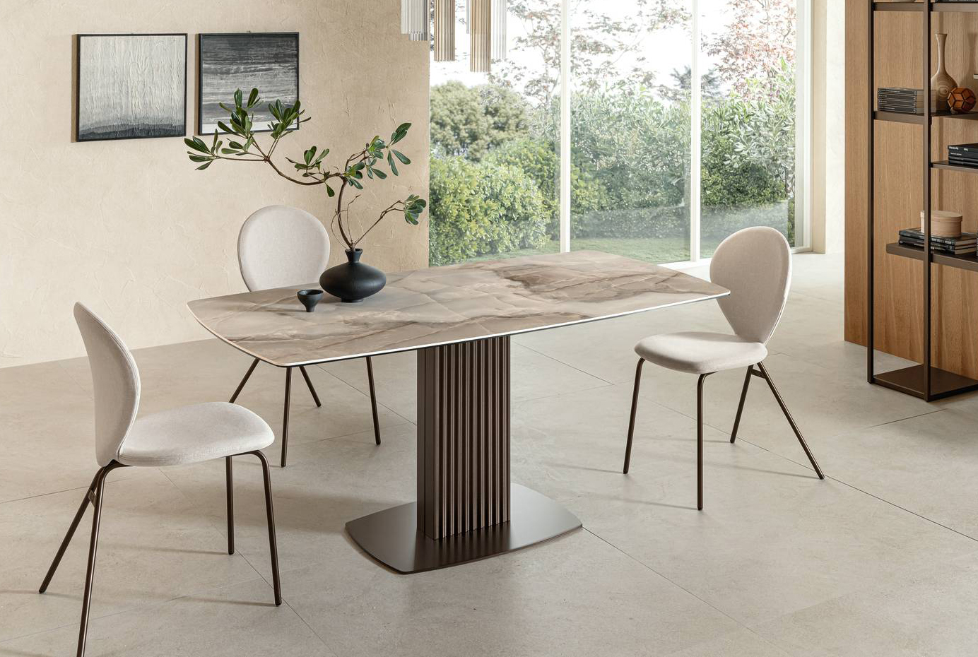 Ha la seduta e lo schienale ergonomici e un telaio in acciaio verniciato bronzo la sedia Perla di Riflessi: è imbottita in poliuretano flessibile stampato a freddo, indeformabile e ignifugo, ed è rivestita in tessuto New Tailor. Misura L 40 x P 56 x H 88 cm. Prezzo 573 euro. www.riflessi.it Ha la seduta e lo schienale ergonomici e un telaio in acciaio verniciato bronzo la sedia Perla di Riflessi: è imbottita in poliuretano flessibile stampato a freddo, indeformabile e ignifugo, ed è rivestita in tessuto New Tailor. Misura L 40 x P 56 x H 88 cm. Prezzo 573 euro. www.riflessi.it