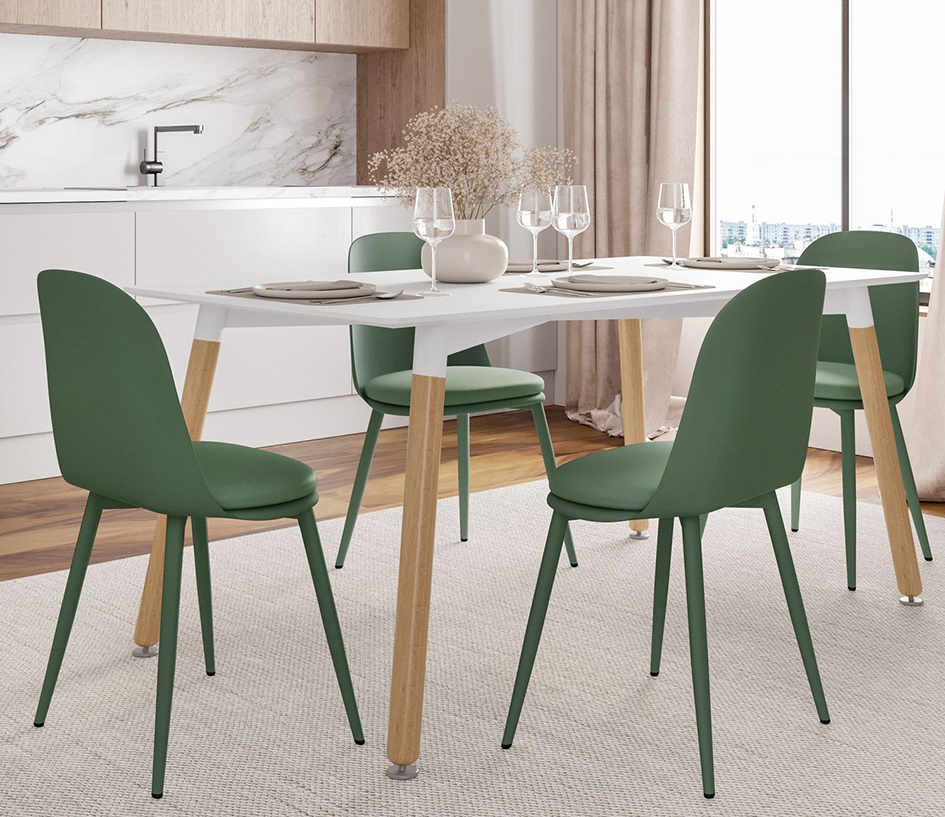 Il rivestimento in similpelle verde scuro rende protagonista della cucina bianca il set di sedie Elina di Deghi: hanno la struttura in polipropilene con il cuscino di seduta imbottito in schiuma poliuretanica e rivestito in ecopelle. Misurano L 45 x P 51,5 x H 81 cm. Prezzo 192 euro (per il set da 4 pezzi). https://www.deghi.it