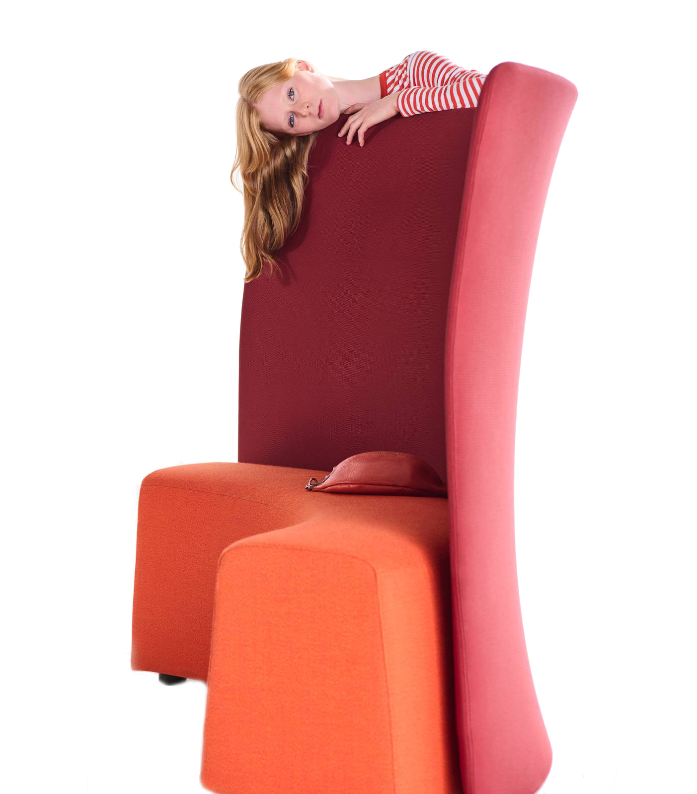 Le sedute singole e modulari Super Random Back di Manerba si dotano di un alto schienale sagomato, funzionale e decorativo nello stesso tempo: è realizzato in rete autoportante di tessuto tecnico, elastico e ignifugo, in 100% poliestere che lo rende resistente e indeformabile, sorretto da un telaio in metallo tubolare. https://manerbaspa.com – Fuorisalone, Manerba Showroom – Piazza San Simpliciano, Milano.