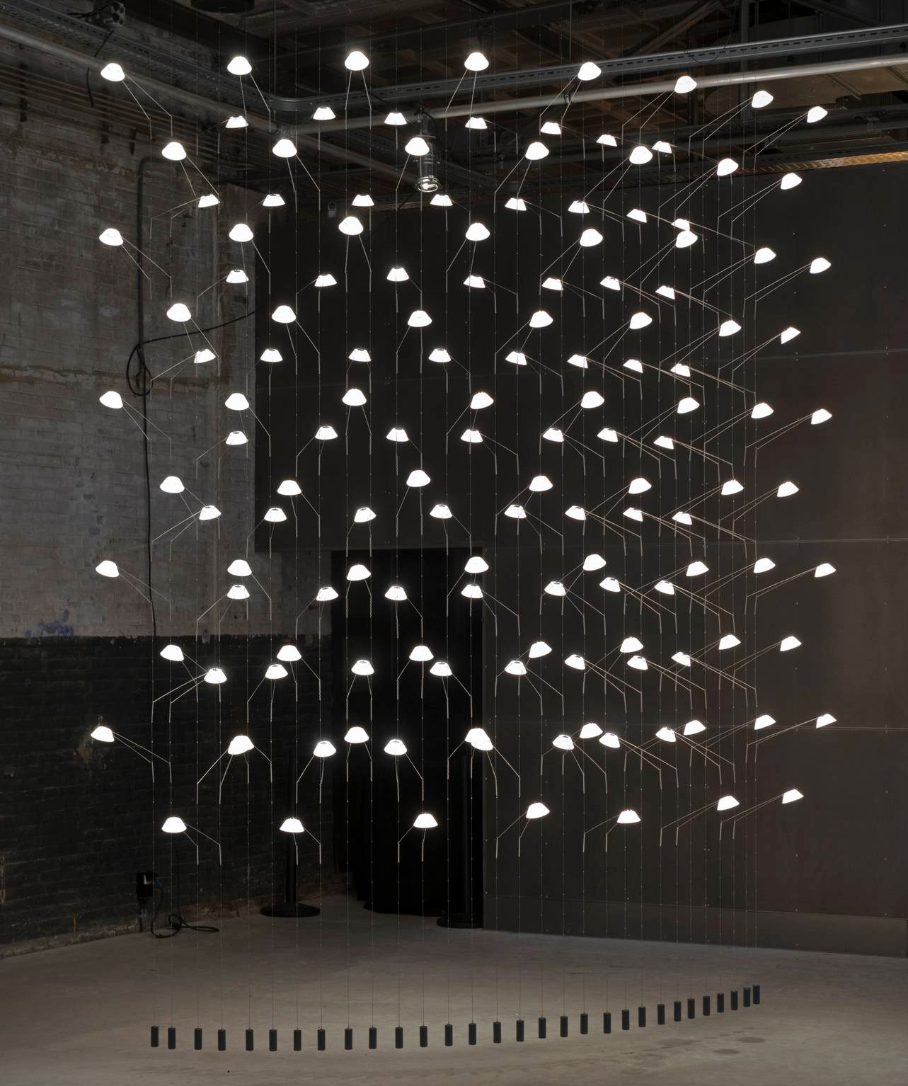 L'inedito sistema di lampade a sospensione Liiu di Luceplan è leggero e flessibile grazie alla struttura di base composta da cavi elettrificati ancorati al soffitto e tenuti in costante tensione dai contrappesi. I corpi illuminanti, con diffusori di forma conica, scorrono lungo le funi elettrificate variando la composizione e orientando la luce dove serve. https://www.luceplan.com/it  – Euroluce, padiglione 2, stand B02. L'inedito sistema di lampade a sospensione Liiu di Luceplan è leggero e flessibile grazie alla struttura di base composta da cavi elettrificati ancorati al soffitto e tenuti in costante tensione dai contrappesi. I corpi illuminanti, con diffusori di forma conica, scorrono lungo le funi elettrificate variando la composizione e orientando la luce dove serve. https://www.luceplan.com/it  – Euroluce, padiglione 2, stand B02.