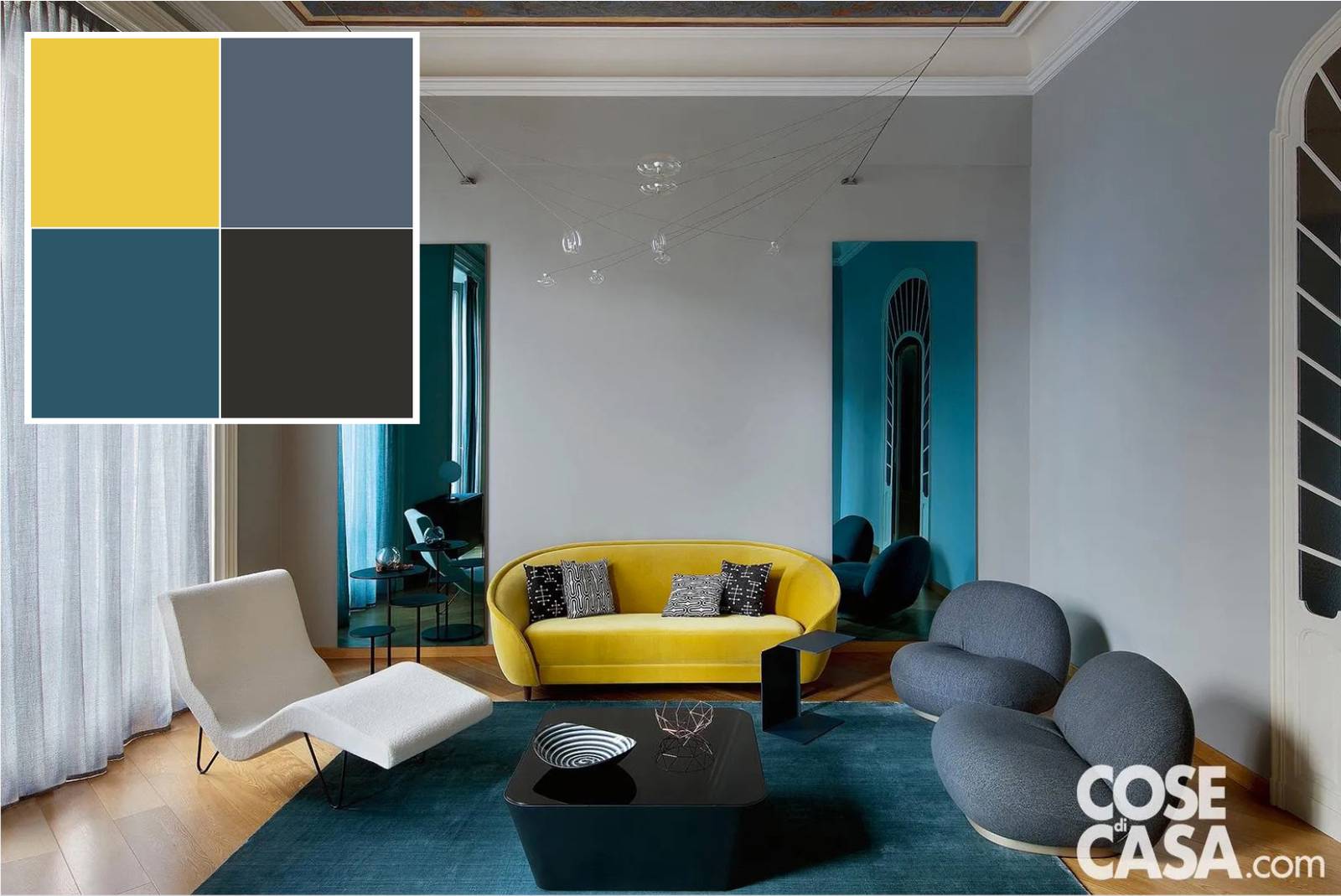 In questo soggiorno, il colore giallo è stato scelto per la seduta principale: il divano giallo presenta delle forme arrotondate che gli conferiscono una certa eleganza e si inserisce perfettamente in uno stile contemporaneo. L'abbinamento cromatico è con il bianco della chaise-longue, il grigio scuro delle poltroncine, il nero del tavolino e il tappeto scuro, per un insieme di grande ricercatezza. Foto: Barbara Corsico. Styling: Chiara Dal Canto. Progetto d’interior: arch. Laura Marchesi Laura Marchesi e Giorgio Osella, tomdesign.