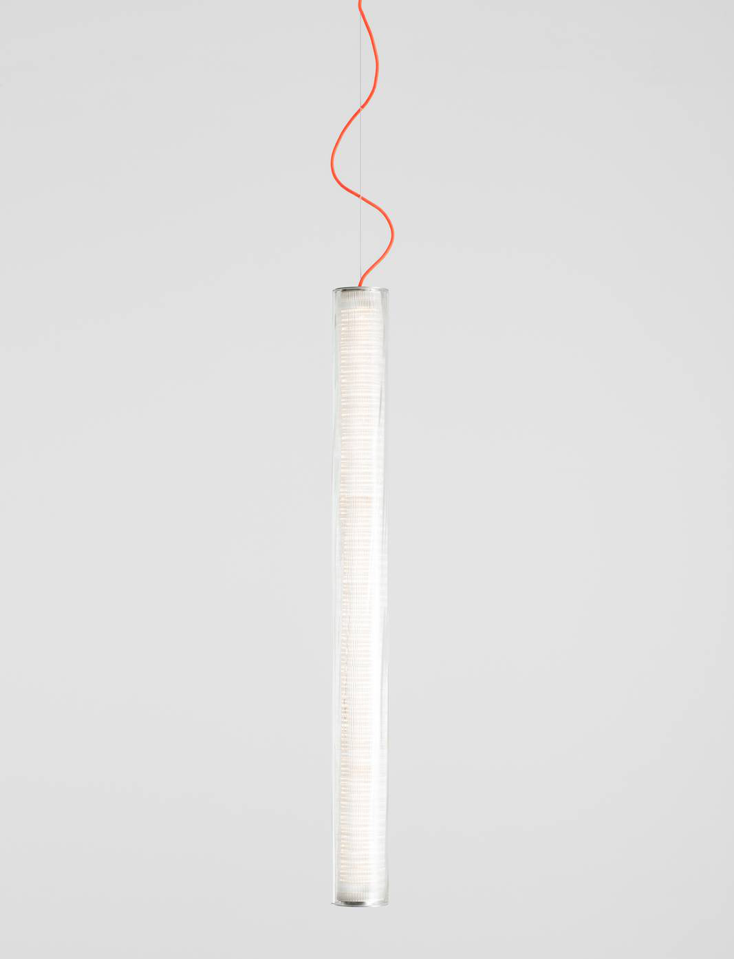 Criosfera di Artemide è la sospensione ispirata al processo di perforazione dei ghiacci antartici: è realizzata in vetro soffiato riciclato realizzato a mano con uno spessore irregolare. É dotata di un nucleo ottico che rifrange la luce. https://www.artemide.com/it/home – Euroluce, padiglione 4, stand C15/D10. Criosfera di Artemide è la sospensione ispirata al processo di perforazione dei ghiacci antartici: è realizzata in vetro soffiato riciclato realizzato a mano con uno spessore irregolare. É dotata di un nucleo ottico che rifrange la luce. https://www.artemide.com/it/home – Euroluce, padiglione 4, stand C15/D10.