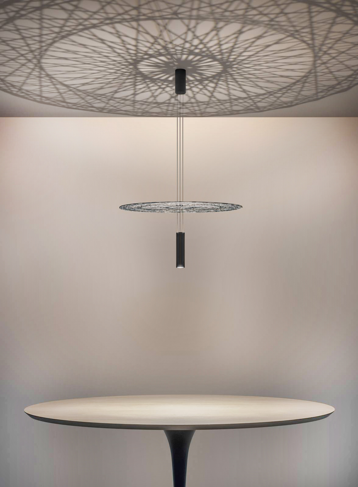 Un sottile e leggerissimo piatto traforato, realizzato in filo di fibra di carbonio nero super-opaco, intrecciato a mano, per la sospensione LikeShadow di OLEV: può essere alzato o abbassato a piacere, per variare l’ampiezza e il risultato delle ombre riflesse sul soffitto. Emette luce sia verso l'alto sia verso il basso per mezzo di un’elegante fonte luminosa a forma di cilindro decorata da fini righe scanalate. www.olevlight.com – Euroluce, padiglione 6, stand C27/D24. Un sottile e leggerissimo piatto traforato, realizzato in filo di fibra di carbonio nero super-opaco, intrecciato a mano, per la sospensione LikeShadow di OLEV: può essere alzato o abbassato a piacere, per variare l’ampiezza e il risultato delle ombre riflesse sul soffitto. Emette luce sia verso l'alto sia verso il basso per mezzo di un’elegante fonte luminosa a forma di cilindro decorata da fini righe scanalate. www.olevlight.com – Euroluce, padiglione 6, stand C27/D24.