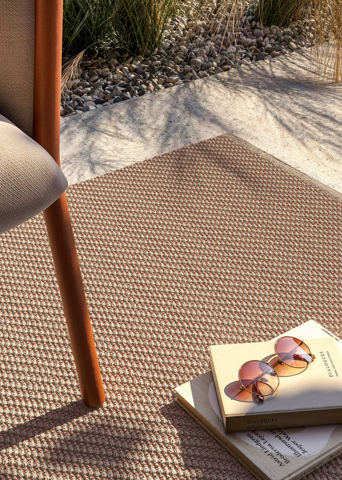 Il tappeto Marisco di S-CAB unisce tradizione e innovazione, reinterpretando l’antica arte sarda delle coperture in canna con l’intreccio di fili di propilene. È disponibile in tre varianti di colore e in due formati. https://www.s-cab.it - Salone del mobile 2025, padiglione 18, Stand E01. Il tappeto Marisco di S-CAB unisce tradizione e innovazione, reinterpretando l’antica arte sarda delle coperture in canna con l’intreccio di fili di propilene. È disponibile in tre varianti di colore e in due formati. https://www.s-cab.it - Salone del mobile 2025, padiglione 18, Stand E01.