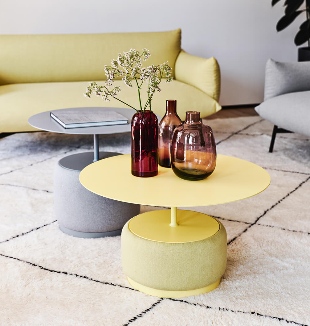 I tavolini Bloom di Midj sono composti da due elementi: un basamento tondo rivestito in tessuto, pelle o similpelle con azione fono assorbente e un piano circolare in metallo. Accostati, di colori e altezze diverse, danno vita ad un'isola funzionale tra i divani. Sono disponibili in due formati. Misurano Ø 70 x H 40 cm e Ø 60 x H 50 cm. Prezzo a partire da 610 euro. https://www.midj.com/it I tavolini Bloom di Midj sono composti da due elementi: un basamento tondo rivestito in tessuto, pelle o similpelle con azione fono assorbente e un piano circolare in metallo. Accostati, di colori e altezze diverse, danno vita ad un'isola funzionale tra i divani. Sono disponibili in due formati. Misurano Ø 70 x H 40 cm e Ø 60 x H 50 cm. Prezzo a partire da 610 euro. https://www.midj.com/it