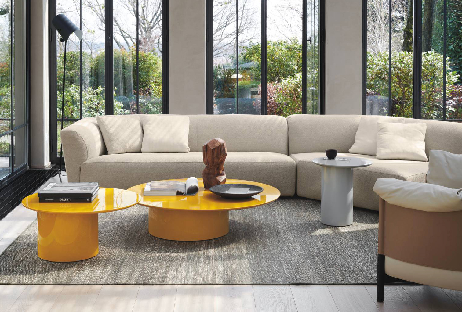 Design contemporaneo per i tavolini dalla forma scultorea Myon di Frag che sono caratterizzati da una base decentrata rispetto al piano. Sono proposti in MDF con una finitura laccata lucida in tre varianti di colore: giallo, rosso e bianco. Misurano Prezzo a partire da 1.560 euro + IVA. https://www.frag.it Design contemporaneo per i tavolini dalla forma scultorea Myon di Frag che sono caratterizzati da una base decentrata rispetto al piano. Sono proposti in MDF con una finitura laccata lucida in tre varianti di colore: giallo, rosso e bianco. Misurano Prezzo a partire da 1.560 euro + IVA. https://www.frag.it