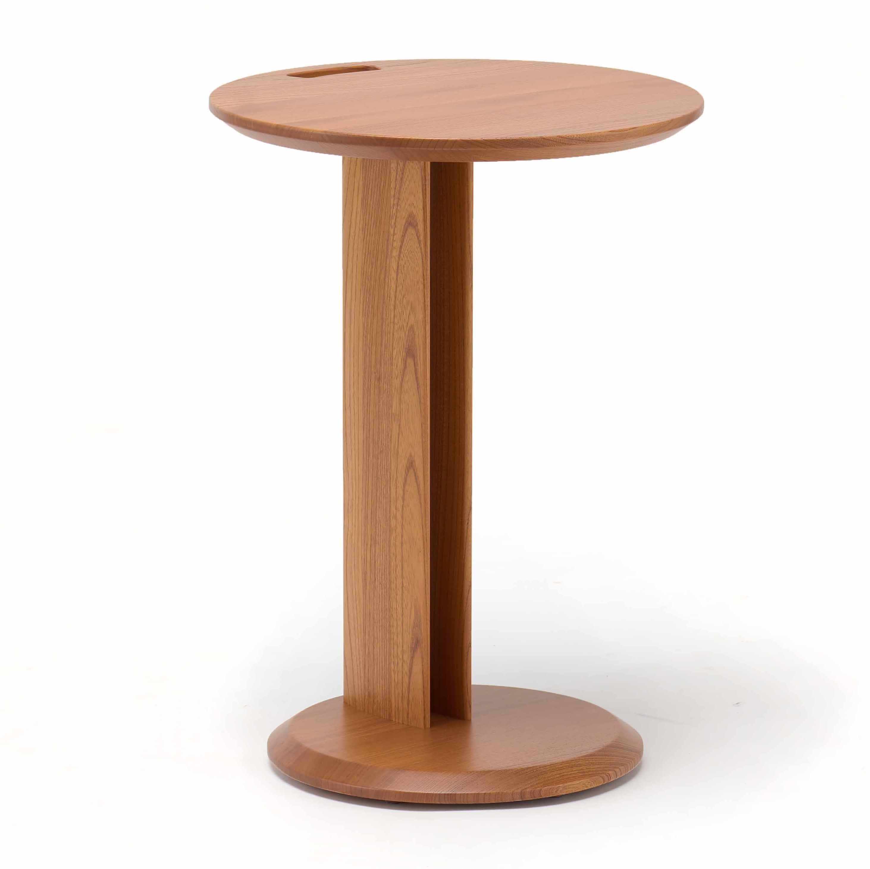 Il tavolino N-ST03 di Karimoku Case ha una struttura asimmetrica, progettata meticolosamente, che permette alla luce di attraversarlo e di accostarlo ai divani. È completamente prodotto in pregiato legno massello ed è caratterizzato parti in legno intenzionalmente distanziate ispirate ai principi di equilibrio giapponesi. https://www.karimoku.com – Salone del mobile 2025, padiglione 22, stand B14. Il tavolino N-ST03 di Karimoku Case ha una struttura asimmetrica, progettata meticolosamente, che permette alla luce di attraversarlo e di accostarlo ai divani. È completamente prodotto in pregiato legno massello ed è caratterizzato parti in legno intenzionalmente distanziate ispirate ai principi di equilibrio giapponesi. https://www.karimoku.com – Salone del mobile 2025, padiglione 22, stand B14.