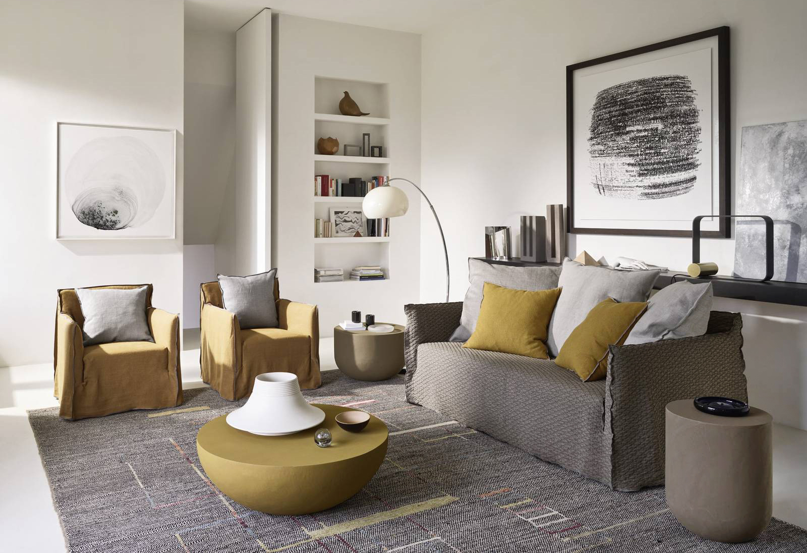 Scultoreo il tavolino Heiko di Gervasoni che ha una base arrotondata realizzata in polimero ad alta densità, ricoperto con una resina resistente e rifinito da un'argilla a basso spessore che dona un aspetto materico alla superficie. È rifinito da un trattamento antimacchia opaco ed è disponibile in quattro formati. Misura  Ø 60 x H 40 cm, Ø 90 x H 30 cm, Ø 120 x H 23 cm e Ø 40 x H 50 cm. Prezzo a partire da 812 euro. https://gervasoni1882.com Scultoreo il tavolino Heiko di Gervasoni che ha una base arrotondata realizzata in polimero ad alta densità, ricoperto con una resina resistente e rifinito da un'argilla a basso spessore che dona un aspetto materico alla superficie. È rifinito da un trattamento antimacchia opaco ed è disponibile in quattro formati. Misura  Ø 60 x H 40 cm, Ø 90 x H 30 cm, Ø 120 x H 23 cm e Ø 40 x H 50 cm. Prezzo a partire da 812 euro. https://gervasoni1882.com