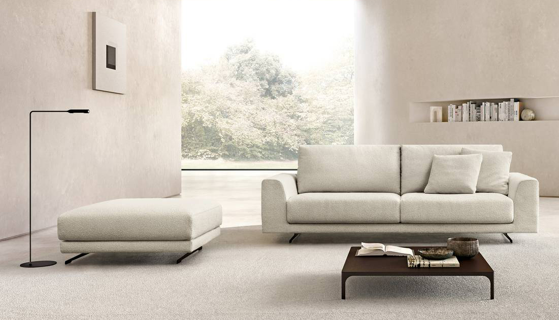 Metallo laccato, da scegliere fra più di venti varianti di colore, per il tavolino basso Spencer di Doimo Salotti. La linea pulita ed essenziale e il colore scuro lo trasformano in un segno grafico nel soggiorno bianco. Misura L 100 x P 100 x H 17,5 cm. Prezzo a partire da 878 euro. https://www.doimosalotti.it Metallo laccato, da scegliere fra più di venti varianti di colore, per il tavolino basso Spencer di Doimo Salotti. La linea pulita ed essenziale e il colore scuro lo trasformano in un segno grafico nel soggiorno bianco. Misura L 100 x P 100 x H 17,5 cm. Prezzo a partire da 878 euro. https://www.doimosalotti.it