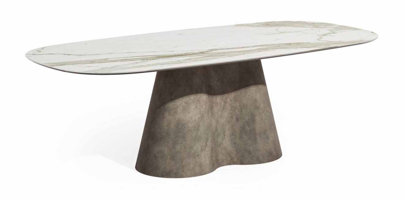 Ha una raffinata base in metallo verniciato, drappeggiato come una sorta di gonna, il tavolo Jupe di Ronda Design che ha il top, a botte, rotondo o rettangolare, disponibile in diverse varianti: ceramica, vetro, legno. https://rondadesign.it - Salone del mobile 2025, padiglione 5, Stand B23. Ha una raffinata base in metallo verniciato, drappeggiato come una sorta di gonna, il tavolo Jupe di Ronda Design che ha il top, a botte, rotondo o rettangolare, disponibile in diverse varianti: ceramica, vetro, legno. https://rondadesign.it - Salone del mobile 2025, padiglione 5, Stand B23.