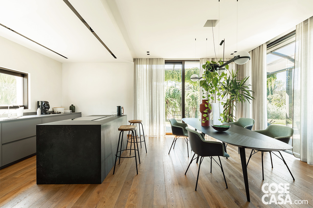 zona pranzo con tavolo ovale zona pranzo con tavolo ovale