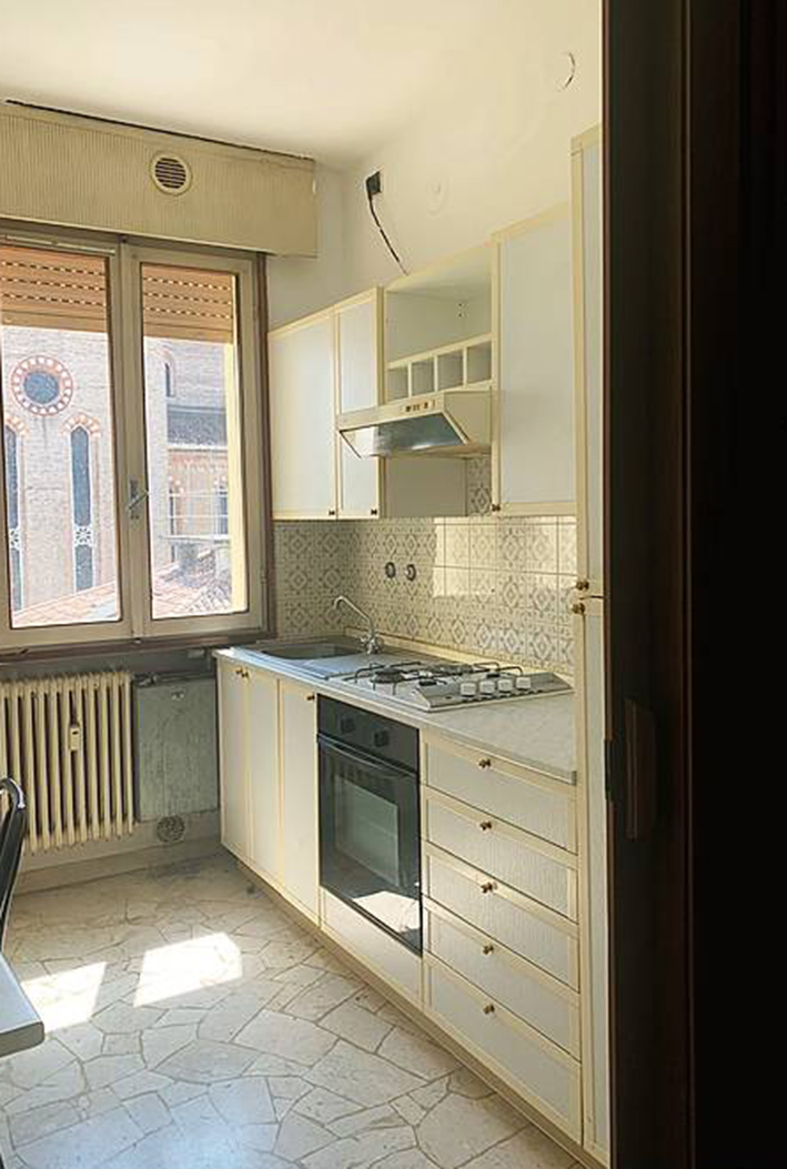 PRIMA: in cucina occorreva rinnovare gli impianti, mantenendo la posizione degli attacchi.