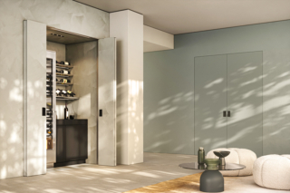Nell’immagine sulla sinistra la nuova porta pieghevole FOLD di FerreroLegno, elegante soluzione salvaspazio qui proposta nella versione filomuro, sulla destra soluzione doppia Battente filomuro qui proposta nella finitura ULTRAopaco Laguna Light. Nell’immagine sulla sinistra la nuova porta pieghevole FOLD di FerreroLegno, elegante soluzione salvaspazio qui proposta nella versione filomuro, sulla destra soluzione doppia Battente filomuro qui proposta nella finitura ULTRAopaco Laguna Light.