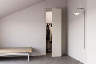 Nell’immagine la nuova porta pieghevole FOLD di FerreroLegno, elegante soluzione salvaspazio qui proposta nella finitura ULTRAopaco Tortora con apertura a 90°. Nell’immagine la nuova porta pieghevole FOLD di FerreroLegno, elegante soluzione salvaspazio qui proposta nella finitura ULTRAopaco Tortora con apertura a 90°.