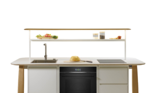 Flap Kitchen di True Design è la versione più compatta di Wing Kitchen. Le dimensioni infatti sono ridotte, circa 220cm in lunghezza e 105cm in profondità. Concepita come un’isola di lavoro, la mini cucina Flap è provvista di alti standard tecnologici in termini di cottura e distribuzione dell’acqua. È personalizzabile a seconda delle esigenze funzionali dell’ambiente. Il prezzo di listino è di 20.075 euro + Iva e comprende forno Siemens iQ700, lavello Franke Atlas Neo, piano induzione Plados Telma PBIM430 e lampada con ripiano. www.truedesign.it Flap Kitchen di True Design è la versione più compatta di Wing Kitchen. Le dimensioni infatti sono ridotte, circa 220cm in lunghezza e 105cm in profondità. Concepita come un’isola di lavoro, la mini cucina Flap è provvista di alti standard tecnologici in termini di cottura e distribuzione dell’acqua. È personalizzabile a seconda delle esigenze funzionali dell’ambiente. Il prezzo di listino è di 20.075 euro + Iva e comprende forno Siemens iQ700, lavello Franke Atlas Neo, piano induzione Plados Telma PBIM430 e lampada con ripiano. www.truedesign.it