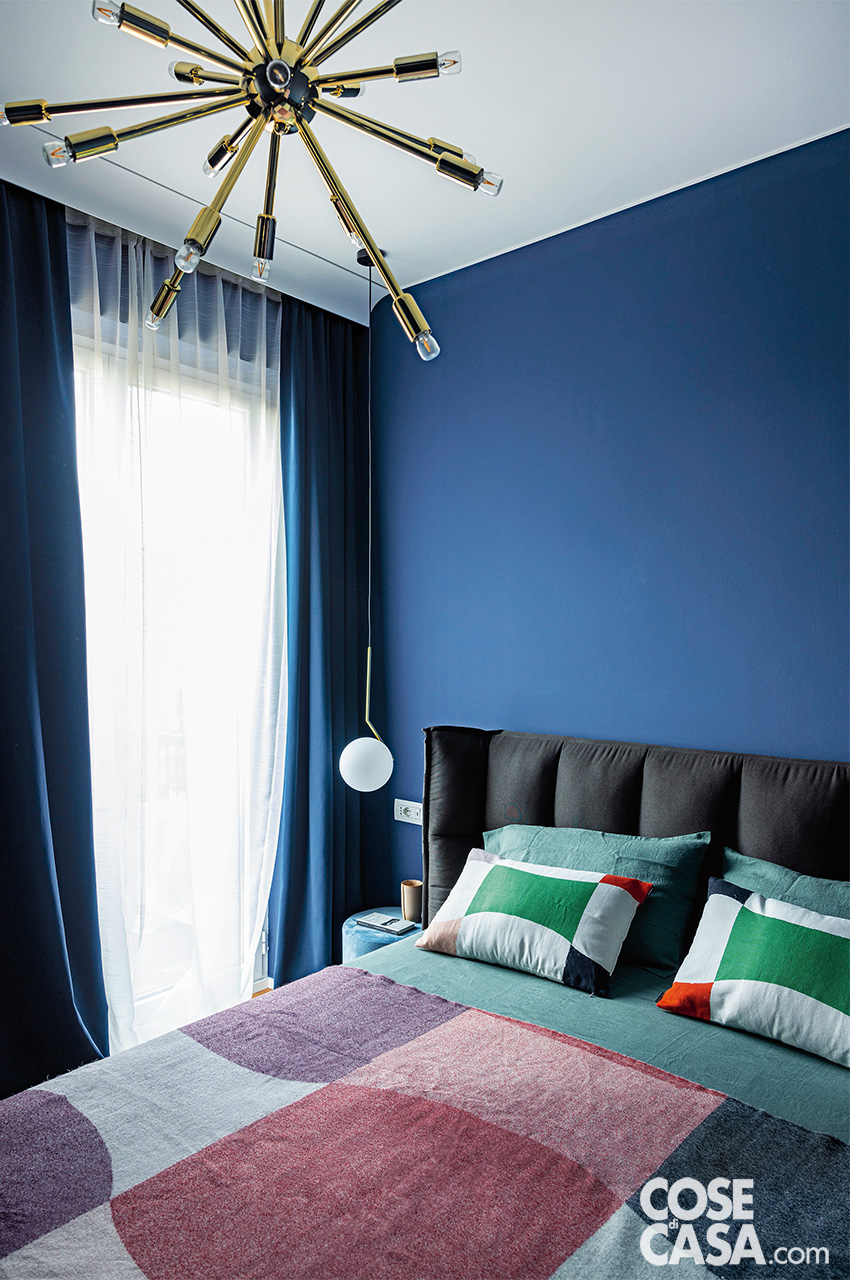 camera matrimoniale con parete blu camera matrimoniale con parete blu