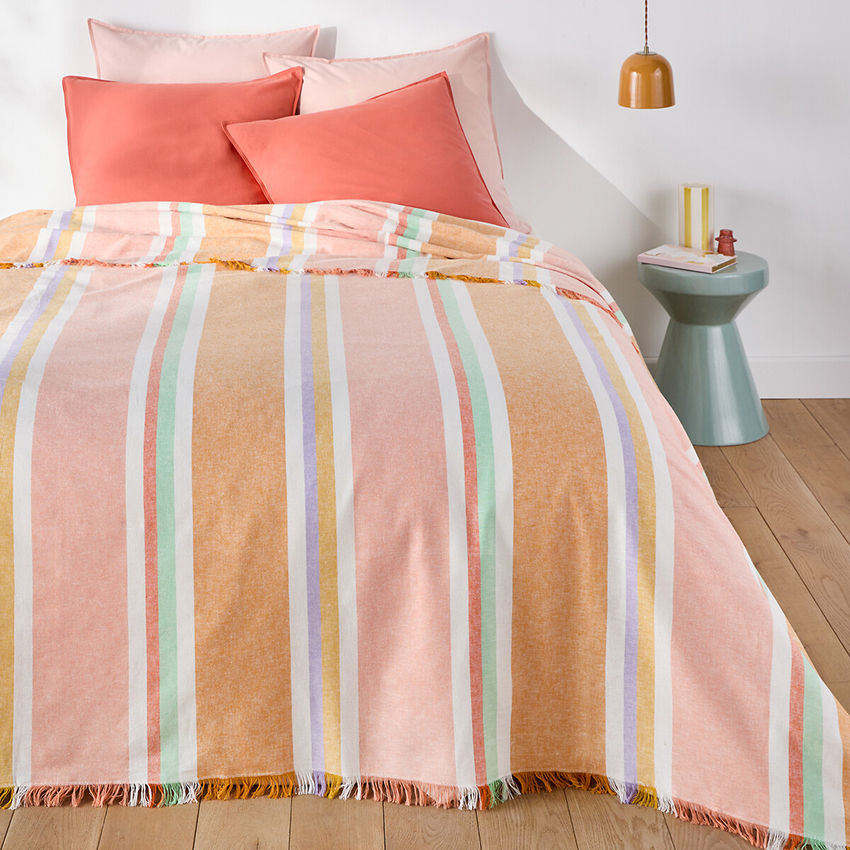 Il copriletto matrimoniale Maisie di La Redoute Interieurs “rinnova” il letto in modo semplice e veloce. Il motivo a grandi righe colorate è allegro e raffinato nello stesso tempo. È prodotto in misto lino e cotone ed è rifinito da frange lungo i bordi. Misura L 250 x P 230 cm. Prezzo 119 euro. https://www.laredoute.it Il copriletto matrimoniale Maisie di La Redoute Interieurs “rinnova” il letto in modo semplice e veloce. Il motivo a grandi righe colorate è allegro e raffinato nello stesso tempo. È prodotto in misto lino e cotone ed è rifinito da frange lungo i bordi. Misura L 250 x P 230 cm. Prezzo 119 euro. https://www.laredoute.it