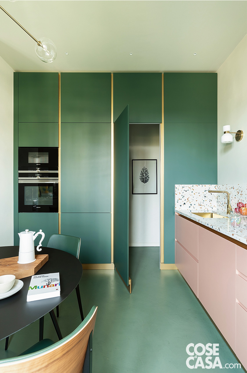 cucina parete dispensa verde