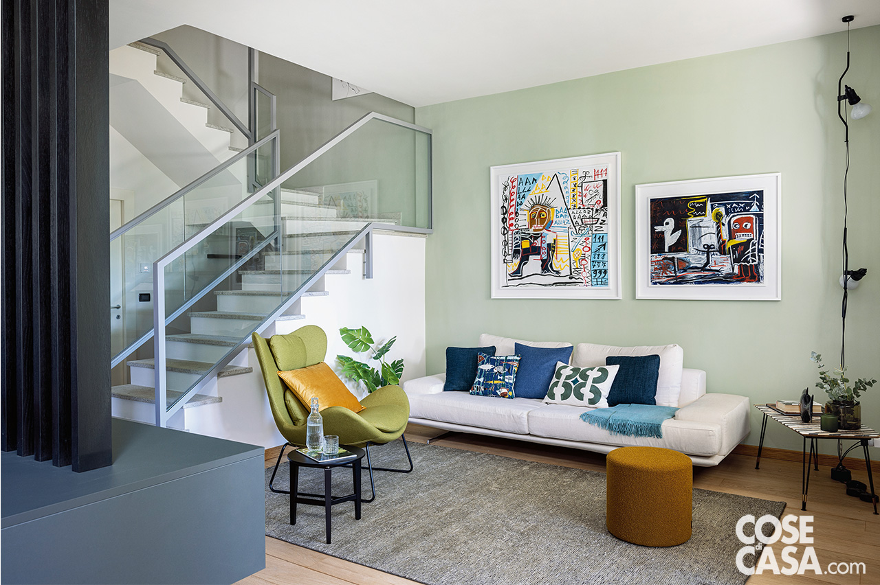 divano bianco e parete verde acqua divano bianco e parete verde acqua