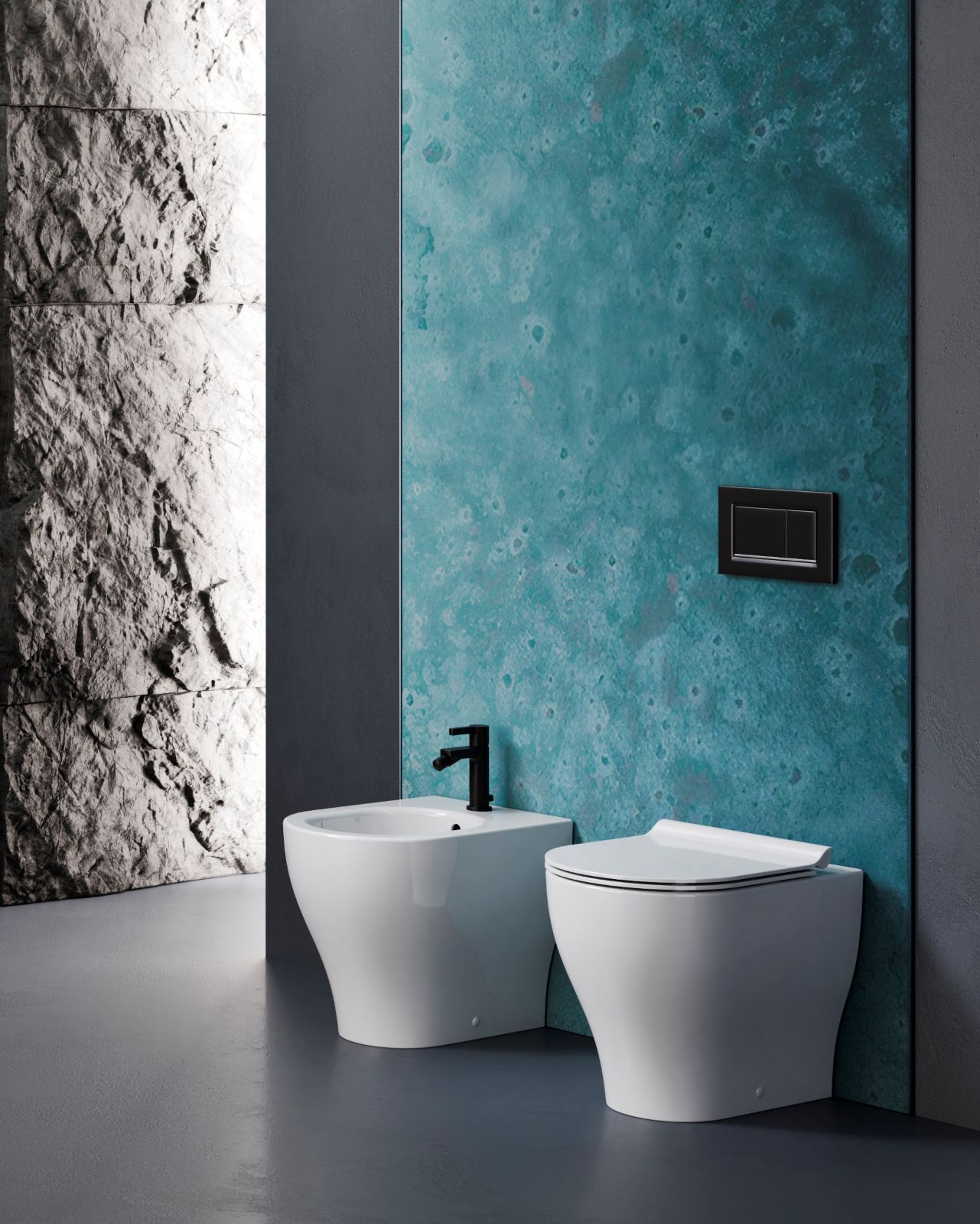 I sanitari a terra Pura 53 di GSI sono smaltati con Extraglaze® antibacterial, smalto antibatterico al 99,99% certificato ISO 22196. Il vaso è dotato di sistema di scarico GeniusFlush® con foro dell'uscita dell'acqua nascosto: la curvatura morbida aumenta l’igiene facilitando le operazioni di pulizia. Sono disponibili in ceramica bianca lucida e nelle colorazioni satinate Bianco opaco, Agave, Ardesia, Blush, Cenere, Creta, Ghiaccio e Tortora, colorazioni con la doppia smaltatura applicata ai WC Dual Glaze+: satinata all’esterno e lucida all’interno. Il bidet a filo muro con piano rubinetteria monoforo e troppopieno è realizzato con lo speciale smalto antibatterico Extraglaze® Antibacterial. Misurano, cadauno, L 36 x P 53 cm. Prezzo, Iva esclusa, 275 euro. https://gsiceramica.it/ I sanitari a terra Pura 53 di GSI sono smaltati con Extraglaze® antibacterial, smalto antibatterico al 99,99% certificato ISO 22196. Il vaso è dotato di sistema di scarico GeniusFlush® con foro dell'uscita dell'acqua nascosto: la curvatura morbida aumenta l’igiene facilitando le operazioni di pulizia. Sono disponibili in ceramica bianca lucida e nelle colorazioni satinate Bianco opaco, Agave, Ardesia, Blush, Cenere, Creta, Ghiaccio e Tortora, colorazioni con la doppia smaltatura applicata ai WC Dual Glaze+: satinata all’esterno e lucida all’interno. Il bidet a filo muro con piano rubinetteria monoforo e troppopieno è realizzato con lo speciale smalto antibatterico Extraglaze® Antibacterial. Misurano, cadauno, L 36 x P 53 cm. Prezzo, Iva esclusa, 275 euro. https://gsiceramica.it/