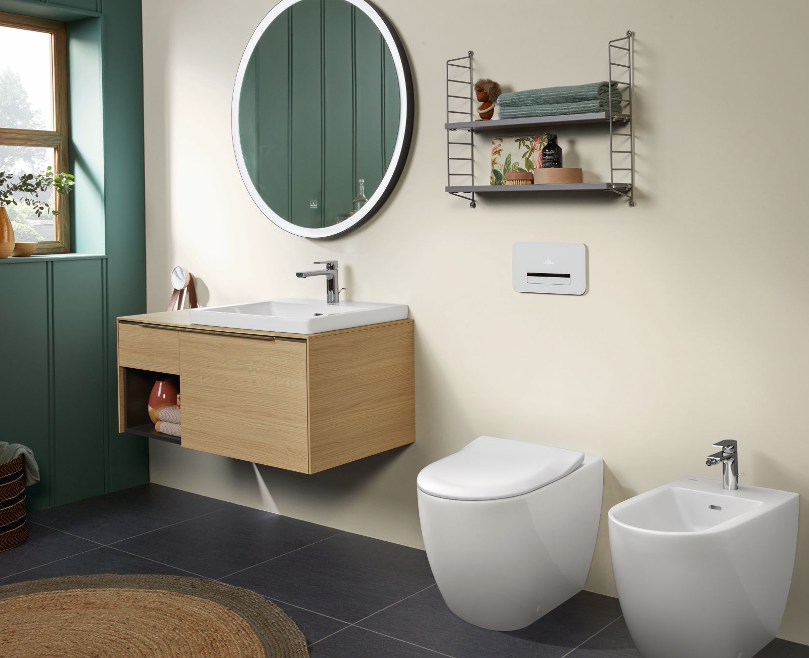 Il vaso e il bidet a pavimento Subway 3.0 di Villeroy & Boch hanno finitura Bianco Alpin, lucida. Il vaso a cacciata è senza brida. Misura L 37 x P 59,5 x H 40 cm; prezzo, Iva esclusa, 535 euro. Il bidet monoforo misura L 37 x P 60 x H 40 cm; prezzo, Iva esclusa, 513 euro. www.villeroy-boch.it Il vaso e il bidet a pavimento Subway 3.0 di Villeroy & Boch hanno finitura Bianco Alpin, lucida. Il vaso a cacciata è senza brida. Misura L 37 x P 59,5 x H 40 cm; prezzo, Iva esclusa, 535 euro. Il bidet monoforo misura L 37 x P 60 x H 40 cm; prezzo, Iva esclusa, 513 euro. www.villeroy-boch.it