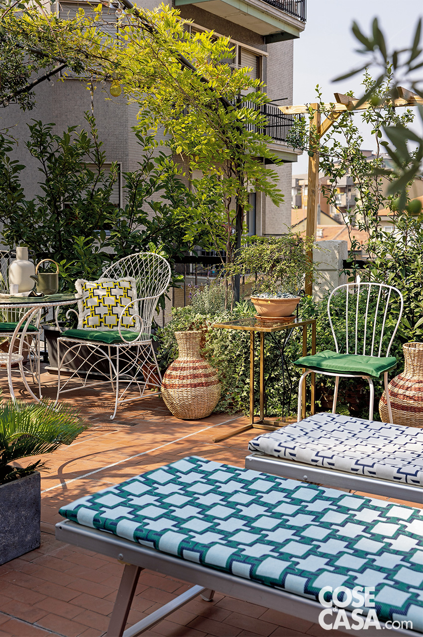 terrazzo con arredi in ferro banchi terrazzo con arredi in ferro banchi