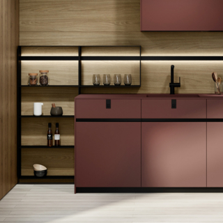 Barra sottopensile Sign con vani a giorno in orizzontale e verticale. Barra sottopensile Sign con vani a giorno in orizzontale e verticale.