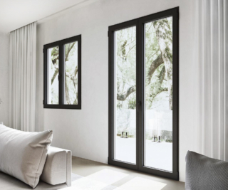 Le finestre del Sistema 80 di Iperceramica sono in pvc con profilo a 7 camere e profondità di 80 mm. Sono realizzate su misura in base alle necessità e raggiungono trasmittanza termica Uf fino a 1 W/m²K, isolamento acustico fino a 46 dB. Diverse le finiture, sia colorate sia effetto legno. www.iperceramica.it Le finestre del Sistema 80 di Iperceramica sono in pvc con profilo a 7 camere e profondità di 80 mm. Sono realizzate su misura in base alle necessità e raggiungono trasmittanza termica Uf fino a 1 W/m²K, isolamento acustico fino a 46 dB. Diverse le finiture, sia colorate sia effetto legno. www.iperceramica.it