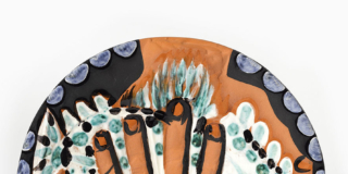 Picasso, Piatto con mano che tiene un pesce Picasso, Piatto con mano che tiene un pesce