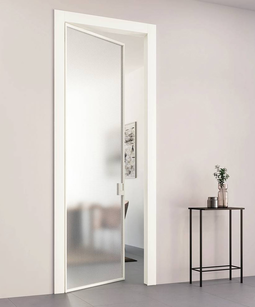 L’anta di Cristal Frame Battente di FerreroLegno è in cristallo temperato Textil, trasparente bianco extrachiaro. Il telaio Evoluto Eleva rende l’anta complanare al coprifilo; il profilo è in alluminio laccato bianco. Misura L 80 x H 210 cm, costa 2.384 euro + Iva. www.ferrerolegno.it L’anta di Cristal Frame Battente di FerreroLegno è in cristallo temperato Textil, trasparente bianco extrachiaro. Il telaio Evoluto Eleva rende l’anta complanare al coprifilo; il profilo è in alluminio laccato bianco. Misura L 80 x H 210 cm, costa 2.384 euro + Iva. www.ferrerolegno.it