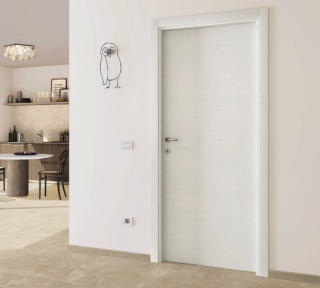 Building di Iperceramica ha l’anta liscia in microlaminato,
effetto legno frassino bianco. La struttura dell’anta è tamburata a nido d’ape, la ferramenta è verniciata silver, la serratura è di tipo meccanico. Nelle misure L 60-70-80-90 x H 210 cm costa da 139,90 euro. www.iperceramica.it Building di Iperceramica ha l’anta liscia in microlaminato,
effetto legno frassino bianco. La struttura dell’anta è tamburata a nido d’ape, la ferramenta è verniciata silver, la serratura è di tipo meccanico. Nelle misure L 60-70-80-90 x H 210 cm costa da 139,90 euro. www.iperceramica.it