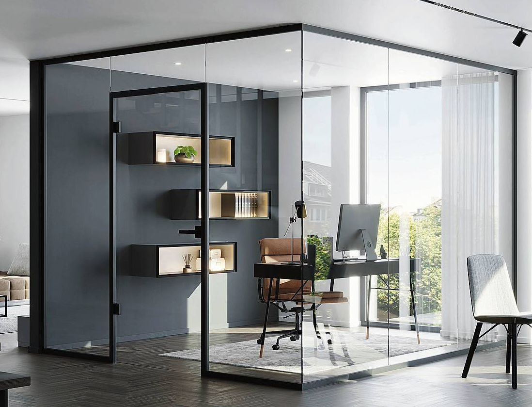 Schüco Interior di Schüco PWS Italia è un sistema di pareti divisorie con struttura in alluminio, dal profilo sottile (sezione 43 mm), comprensivo di porte. L’altezza massima è 350 cm, la larghezza non ha limiti. Il vetro può essere in 3 spessori, 10/45 mm, con cerniere a vista o a scomparsa. schuecopws.it Schüco Interior di Schüco PWS Italia è un sistema di pareti divisorie con struttura in alluminio, dal profilo sottile (sezione 43 mm), comprensivo di porte. L’altezza massima è 350 cm, la larghezza non ha limiti. Il vetro può essere in 3 spessori, 10/45 mm, con cerniere a vista o a scomparsa. schuecopws.it