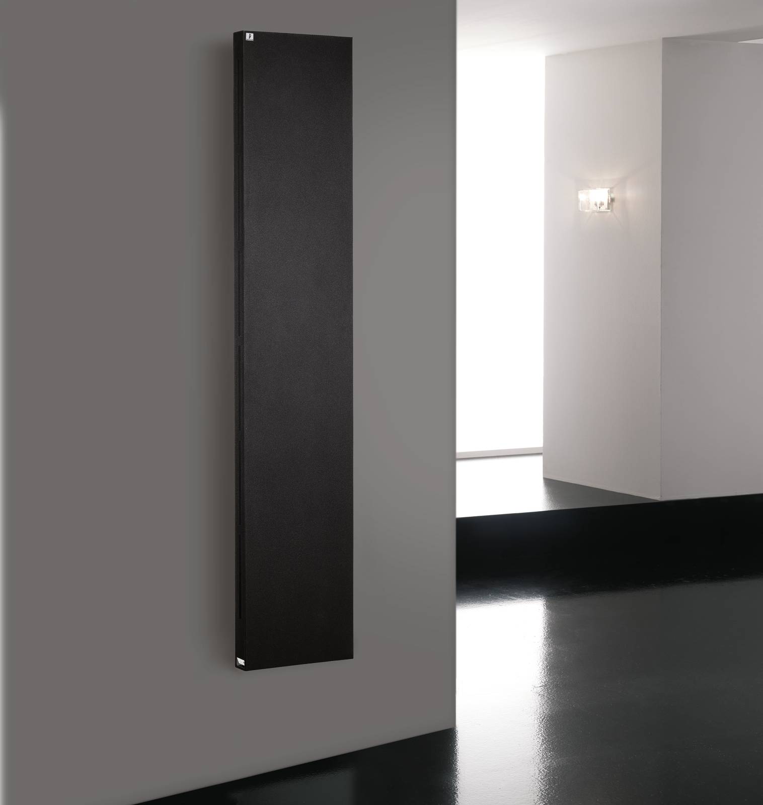 Radiatore d'arredo Plate Electric Plus di Deltacalor. Misura a partire da 185 cm x 30,7 cm. www.deltacalor.com Radiatore d'arredo Plate Electric Plus di Deltacalor. Misura a partire da 185 cm x 30,7 cm. www.deltacalor.com