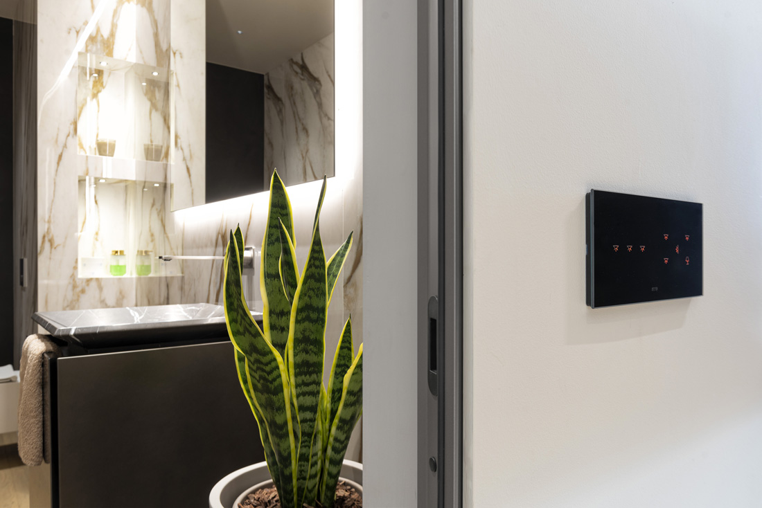 Accensione luce comando touch Accensione luce comando touch