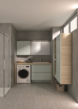 Con la linea di arredo Store del Gruppo Geromin è possibile progettare su misura il proprio bagno di servizio attrezzandolo con uno spazio lavanderia. Nel top Sherwood Tabacco con spessore 6 cm è incassato il lavabo soprapiano ASSO 75 in ceramica bianco lucido. Base e colonne hanno finitura Aria opaco, mentre la struttura e la colonna a giorno sono in Sablè Naturale. La composizione in foto misura L 167,4 x P 65 x H 200 cm. Prezzo su richiesta. https://gruppogeromin.com/it/ Con la linea di arredo Store del Gruppo Geromin è possibile progettare su misura il proprio bagno di servizio attrezzandolo con uno spazio lavanderia. Nel top Sherwood Tabacco con spessore 6 cm è incassato il lavabo soprapiano ASSO 75 in ceramica bianco lucido. Base e colonne hanno finitura Aria opaco, mentre la struttura e la colonna a giorno sono in Sablè Naturale. La composizione in foto misura L 167,4 x P 65 x H 200 cm. Prezzo su richiesta. https://gruppogeromin.com/it/