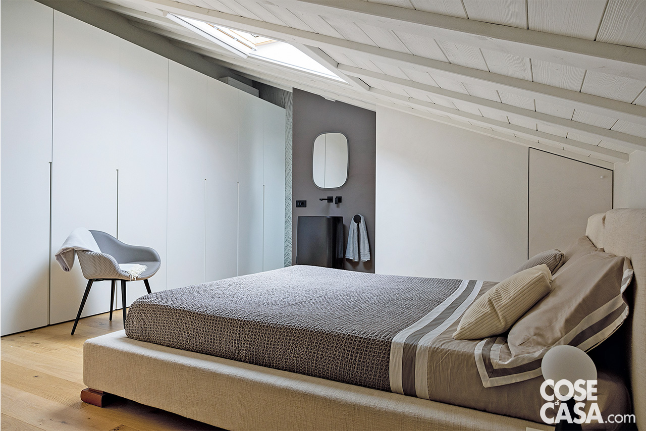 camera matrimoniale sottotetto