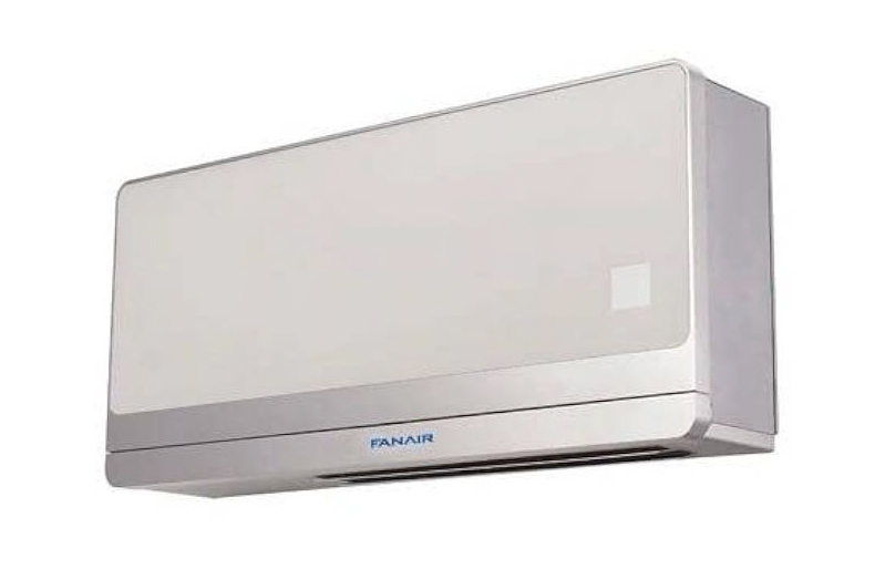 Dal design elegante e compatto, X-UNITED-A di Fantini Cosmi si inserisce perfettamente in ogni tipo di ambiente. Può raffreddare ma anche riscaldare ed è in classe energetica A/A. Ha potenza di 8.000 Btu/h ed è facilmente gestibile dal pannello di controllo. Ha portata d’aria di 380 mc/h ed emette una rumorosità di 50 decibel. Misura L 95 x P 19,5 x H 43 cm. Prezzo da rivenditore. www.fantinicosmi.it Dal design elegante e compatto, X-UNITED-A di Fantini Cosmi si inserisce perfettamente in ogni tipo di ambiente. Può raffreddare ma anche riscaldare ed è in classe energetica A/A. Ha potenza di 8.000 Btu/h ed è facilmente gestibile dal pannello di controllo. Ha portata d’aria di 380 mc/h ed emette una rumorosità di 50 decibel. Misura L 95 x P 19,5 x H 43 cm. Prezzo da rivenditore. www.fantinicosmi.it