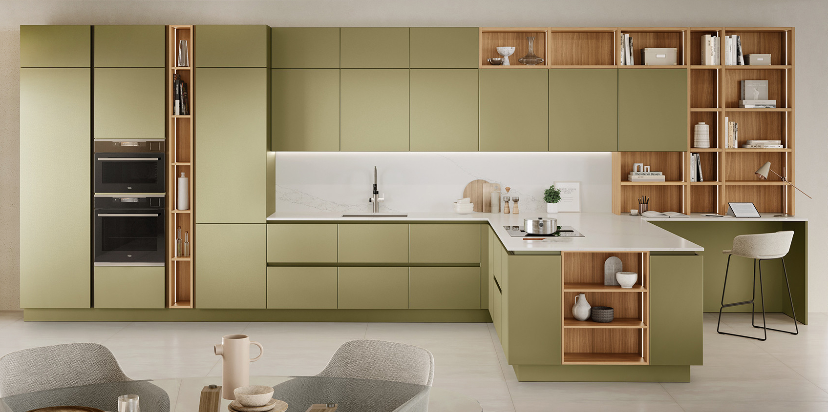 Un'originale sfumatura Verde Foglia per le ante in Laccato Finitura Metallo Liquido della composizione Oyster di Veneta Cucine che si apre completamente sulla zona giorno e che è caratterizzata da un angolo studio laterale. I vani a giorno, con la struttura e gli schienali in Noce Chiaro, “spezzano” la superficie colorata. Prezzo su richiesta. https://www.venetacucine.com