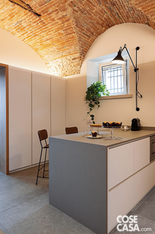 dispensa dietro penisola cucina