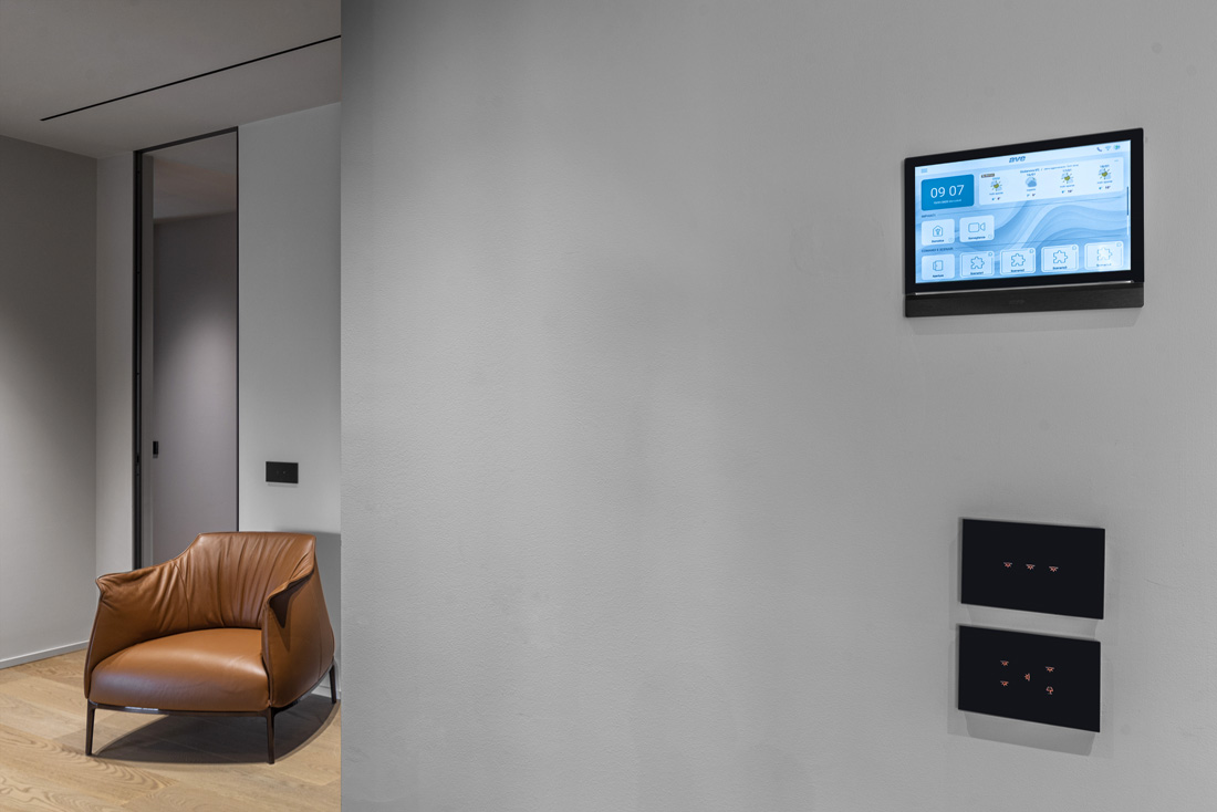 Display touch AVE, design alluminio antracite Display touch AVE, design alluminio antracite