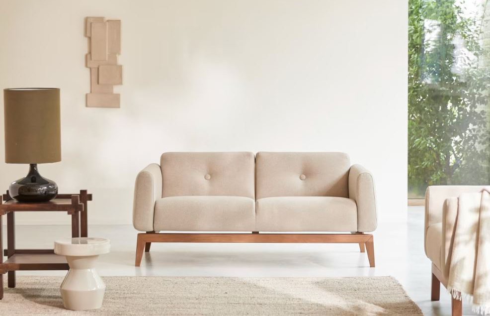 Ha una solida struttura in legno massello di quercia europea il modello due posti Bjorn di Tikamoon che è dotato di cuscini rivestito in tessuto certificato OEKO-TEX®, rispettoso per la pelle e per la natura, che è facile da pulire e resistente. Misura L 155 x P 82 x H 69,5 cm. Prezzo 1.899 euro. https://www.tikamoon.it Ha una solida struttura in legno massello di quercia europea il modello due posti Bjorn di Tikamoon che è dotato di cuscini rivestito in tessuto certificato OEKO-TEX®, rispettoso per la pelle e per la natura, che è facile da pulire e resistente. Misura L 155 x P 82 x H 69,5 cm. Prezzo 1.899 euro. https://www.tikamoon.it