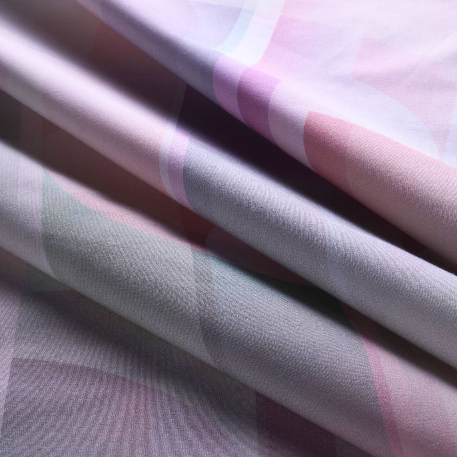 Rivisitazione di disegni vintage d'archivio reinterpretati e valorizzati con le moderne tecnologie di stampa stampa digitale con coloranti certificati ZDHC: lenzuola e copripiumini Sunset di Cassera Casa in Percalle di Cotone con finissaggio morbido e lucente. A partire da 54.50 euro per lenzuola e da 89 euro per copripiumini. https://www.cotonificiozambaiti.it/ Rivisitazione di disegni vintage d'archivio reinterpretati e valorizzati con le moderne tecnologie di stampa stampa digitale con coloranti certificati ZDHC: lenzuola e copripiumini Sunset di Cassera Casa in Percalle di Cotone con finissaggio morbido e lucente. A partire da 54.50 euro per lenzuola e da 89 euro per copripiumini. https://www.cotonificiozambaiti.it/